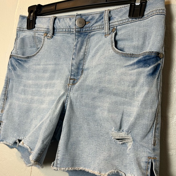 1822 Denim Light wash Distressed Shorts - Picture 5 of 6